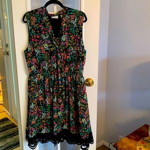 Adorable small print flower dress beautiful colors. Pet Free, Smoke Free home.